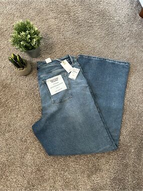 NWT Good American Good Ease Relaxed Jeans - Medium Blue Wash